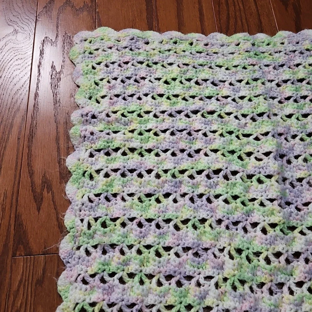 Vintage Handmade Crochet Baby Blanket Pastel Yarn‎ Shell Stitch Border Easter